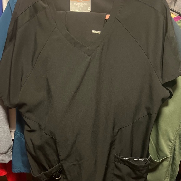 Women’s scrubs all in excellent condition!
Most size large,sketchers set is XL - Picture 7 of 13
